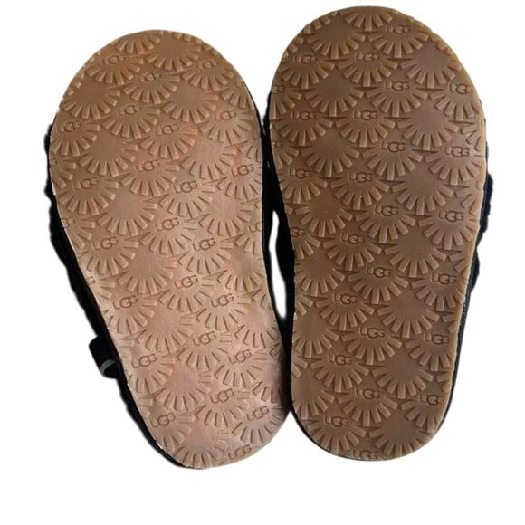 UGG Kids Toddler Girls Fluff Yeah Black Sandals Slide Size 10 - Picture 5 of 6